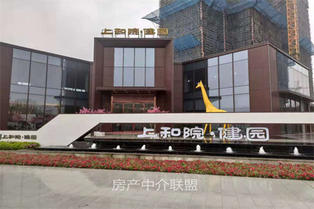 金东世纪城，套三，南客厅，精装修，免费停车，好楼层